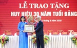 Trao Huy hiệu 30 năm tuổi Đảng cho Chủ tịch Hội LHPN Việt Nam Nguyễn Thị Tuyến