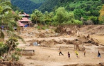 Lũ dữ vừa qua, nỗi lo sạt lở lại ập đến