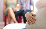 Mang thai hộ: Khi mục đích nhân đạo đối mặt với tội phạm