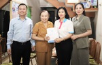 Chủ tịch Hội LHPN Việt Nam Nguyễn Thị Tuyến tri ân nữ Đảng viên và tặng quà học sinh có hoàn cảnh khó khăn