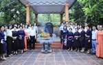 TƯ Hội LHPN Việt Nam về nguồn tại Tuyên Quang và tặng quà trẻ em có hoàn cảnh khó khăn