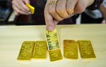 Giá vàng tăng mạnh, lập kỷ lục mới