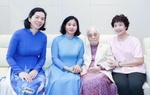 Chủ tịch Hội LHPN Việt Nam thăm hỏi nguyên Phó Chủ tịch nước Nguyễn Thị Bình