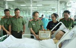 Vợ đại úy CSCĐ bị "quái xế" tông khi làm nhiệm vụ: "Gia đình tôi không kêu gọi quyên góp vật chất"
