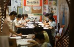 Giới trẻ Đà Nẵng tìm về cội nguồn văn hóa qua thư pháp