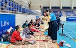 Những câu chuyện lay động giữa bão số 5