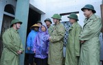 Phó Thủ tướng Trần Hồng Hà thăm hỏi, động viên người dân Hà Tĩnh khắc phục hậu quả bão số 5