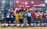 "Đồng hành cùng em đến trường" trao tặng 1.000 phần quà cho học sinh Quảng Ngãi