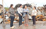 Hội LHPN Cà Mau thăm hỏi, động viên hội viên là tiểu thương bị ảnh hưởng bởi vụ cháy chợ