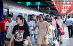 Vé máy bay "nhích dần", tàu hỏa "cháy vé" đến Hà Nội xem diễu binh dịp 2/9