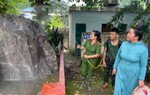 Phụ nữ Công an tỉnh Điện Biên chung tay phòng chống dịch bệnh sau mưa lũ