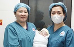 Bác sĩ xuyên đêm vượt biển cấp cứu sản phụ khó sinh