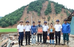 Bộ đội Hải quân tặng 6 tấn gạo và quà cho người dân bị thiệt hại do mưa lũ ở Điện Biên 