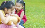Dạy con biết quan tâm người khác