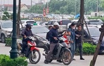 Xe ôm "chặt chém" khách ở Trung tâm triển lãm Quốc gia