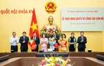 Phó Chủ tịch Quốc hội Nguyễn Thị Thanh dự Lễ trao Nghị quyết về công tác cán bộ