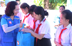 Trao gửi nghĩa tình của người dân TPHCM đến với đảo Thổ Chu