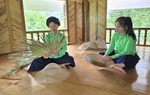 Tiếp sức để phụ nữ miền núi, vùng sâu, vùng xa phát triển và tiêu thụ sản phẩm truyền thống