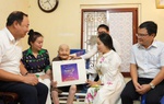 Chương trình "Ơn nghĩa sinh thành 2025" trao quà tri ân các Mẹ Việt Nam Anh hùng và người có công tại Hà Nội 