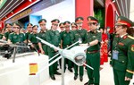 Triển lãm thành tựu đất nước: Đại tướng Phan Văn Giang thăm khu trưng bày Quân đội