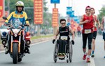 Chàng trai ngồi xe lăn chinh phục hơn 150km đường đua 