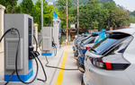 Chính phủ yêu cầu Hà Nội, TPHCM sớm công bố lộ trình chuyển đổi xe xăng sang xe điện