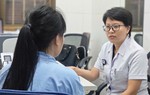 Con bị loạn thần, bố mẹ nhầm tưởng là tính cách "mộng mơ"