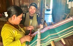 Người phụ nữ J’Rai 20 năm kiên trì giữ nghề dệt thổ cẩm truyền thống 