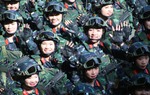 Đọng lại nụ cười tươi của những chiến sĩ khi "đi giữa lòng Nhân dân"