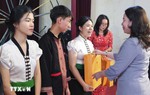 Phó Chủ tịch nước trao học bổng cho học sinh nghèo vượt khó tỉnh Điện Biên