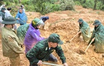 Tuyên Quang: Bộ đội Biên phòng huy động lực lượng tìm kiếm gia đình 4 người mất tích do sạt lở 