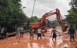 Nghệ An: 6 ngôi nhà ở xã Tương Dương bị sập, trôi hoàn toàn