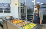 Hà Nội: Ngập khắp nơi, nhiều trường học tổ chức bữa ăn miễn phí, bố trí cho học sinh ngủ qua đêm