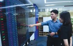 Chứng khoán giằng co cuối phiên 30/9: Ngân hàng giữ nhịp, bất động sản "gánh" áp lực