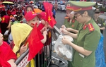 Phụ nữ Công an Hà Nội tặng hơn 2.000 suất cơm trong dịp kỷ niệm 2/9