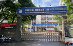 Hà Nội: Cách chức nữ Hiệu trưởng trừ lương giáo viên, lấy tiền trả lại phụ huynh