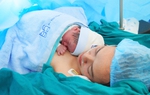 Thai nhi bị khối u nhau thai khổng lồ được can thiệp cứu sống ngay trong bụng mẹ