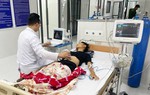 Bác sĩ giỏi tới Côn Đảo điều trị cho người bệnh bị chấn thương nặng vùng bụng 