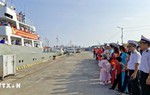 2 tàu Hải quân khởi hành mang quà Tết đến Nhà giàn DK1 và các tàu trực trên biển