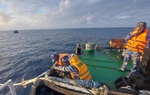 Cứu thành công 8 ngư dân gặp nạn trên biển Trường Sa