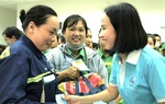 Hội LHPN TPHCM tặng 500 phần quà Tết cho nữ công nhân môi trường