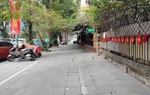 Vỉa hè Hà Nội thông thoáng lạ thường, hàng quán "dè chừng" camera AI