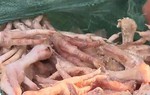 Hà Nội: Phát hiện, tiêu hủy hơn 800kg chân gà bốc mùi chuẩn bị đưa ra thị trường