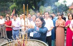 Đoàn công tác Cơ quan Đảng ủy Chính phủ dâng hương, tham quan Di tích lịch sử Quốc gia Đặc biệt Đền Hai Bà Trưng