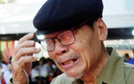 Cựu chiến binh khóc nghẹn trong buổi tiễn đưa các liệt sĩ về nơi an nghỉ cuối cùng