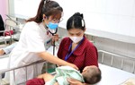 Bệnh nhi tại Huế tăng mạnh, nhiều khoa vượt công suất điều trị