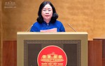 Chủ tịch UBTƯ MTTQ Việt Nam Bùi Thị Minh Hoài trình bày báo cáo tổng hợp kiến nghị cử tri và Nhân dân gửi tới kỳ họp thứ 2 Quốc hội XVI