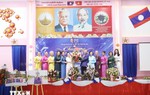 Tà áo dài - nhịp cầu kết nối văn hóa Việt Nam-Lào