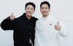 Tuấn Trần tái hợp Jung Il Woo sau thành công của phim "Mang mẹ đi bỏ"