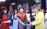 Phu nhân Tổng Bí thư, Chủ tịch nước và Phu nhân Tổng thống Panama tìm hiểu văn hóa các dân tộc Việt Nam